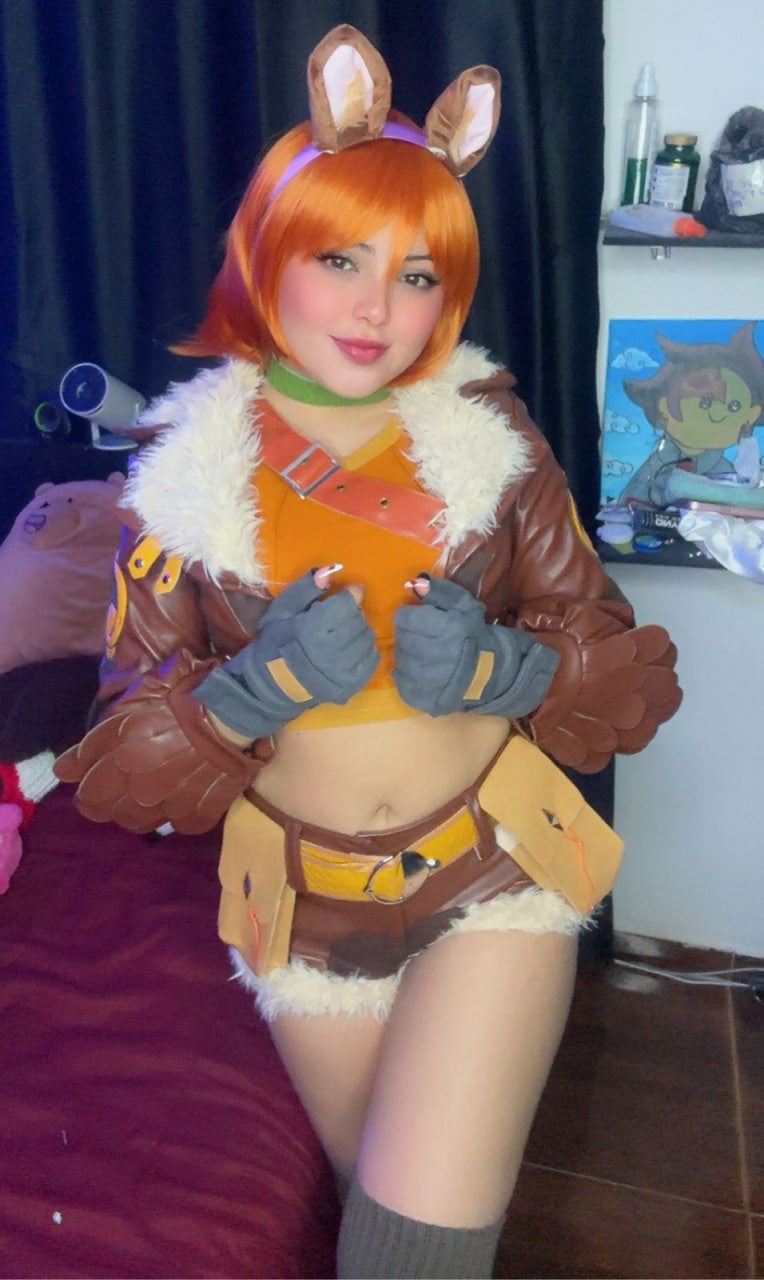 Mía Bloom